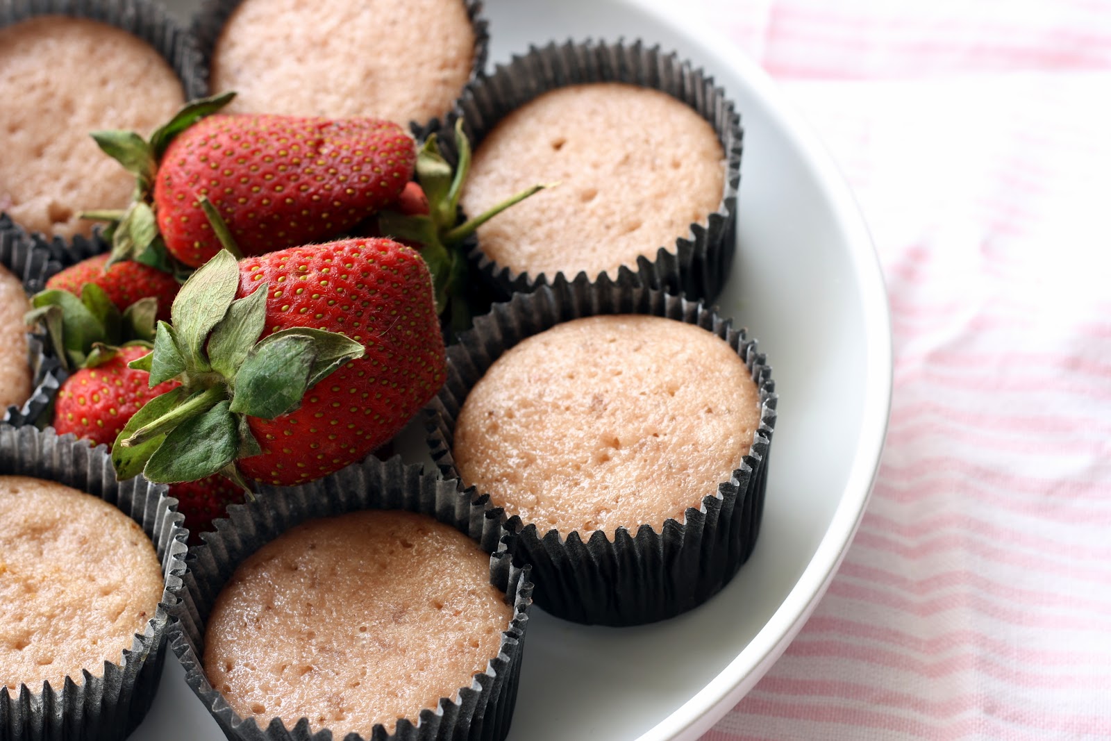 bake at home strawberries colada cupcakes