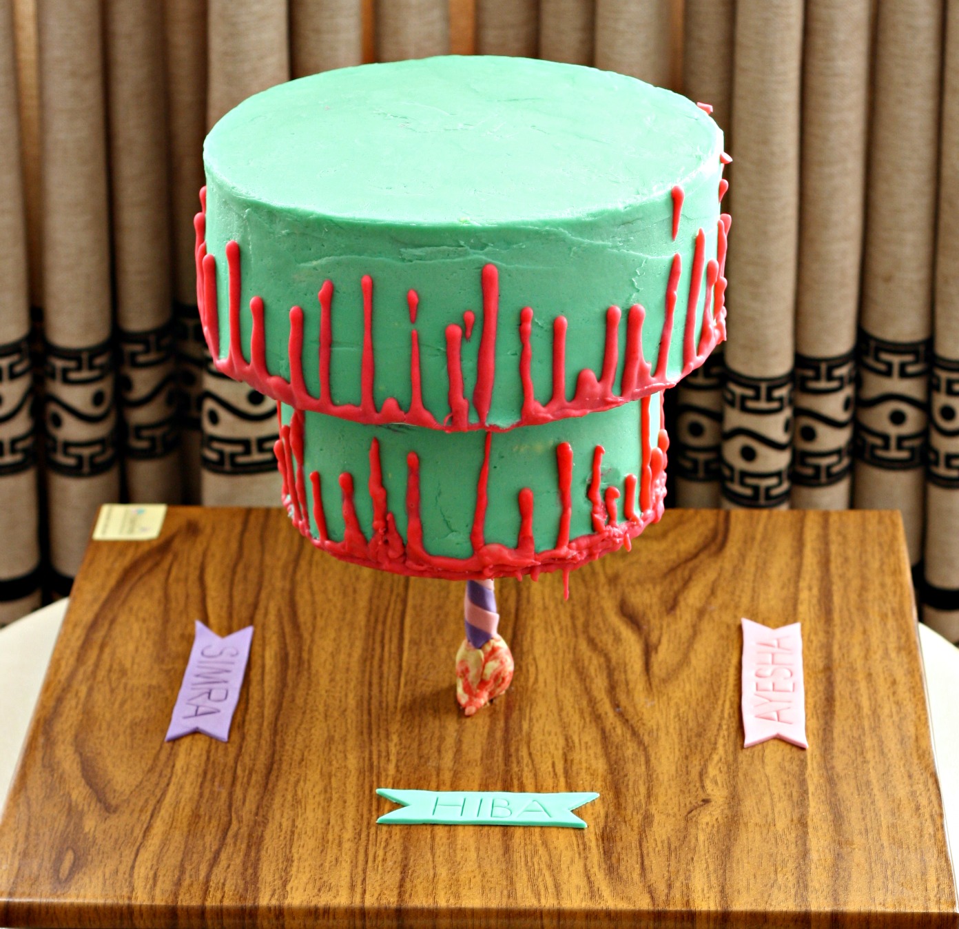 A cake sitting on top of a table