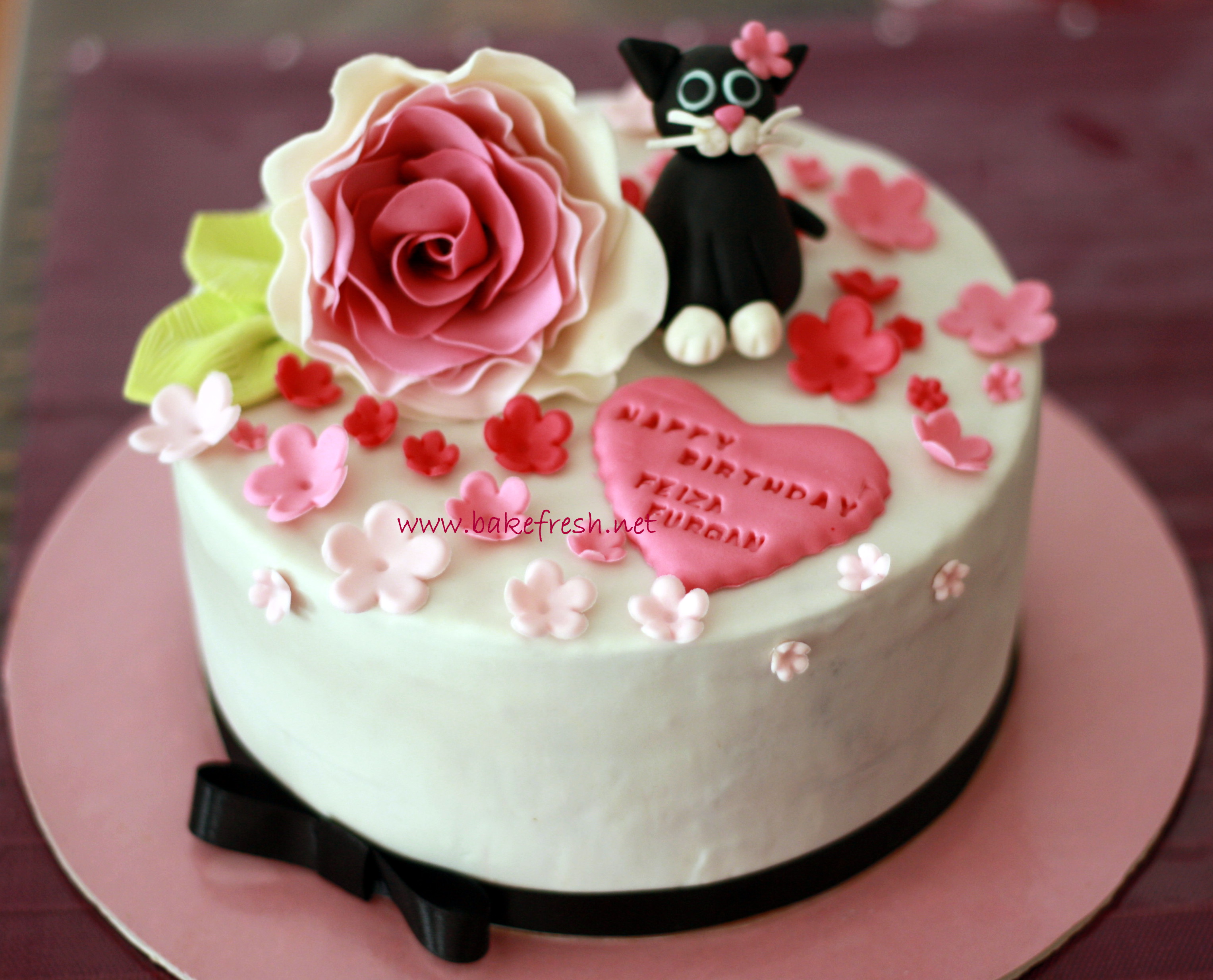 customized birthday cake top with rose and cat