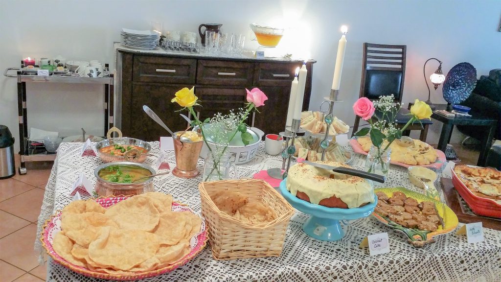 how to host a brunch party