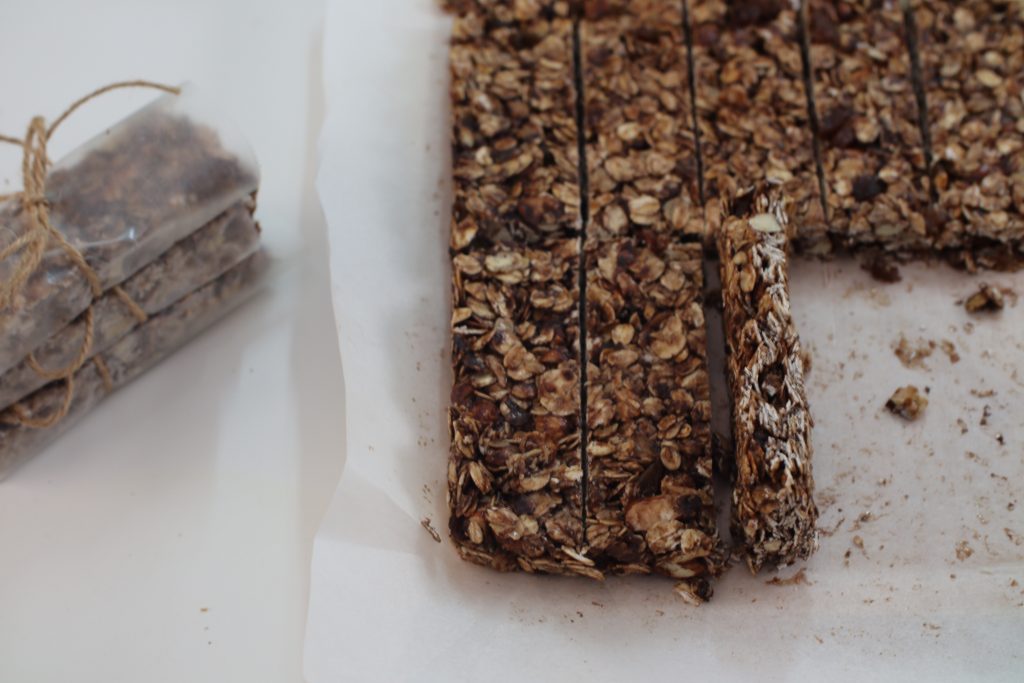 easy no bake chocolate granola bars