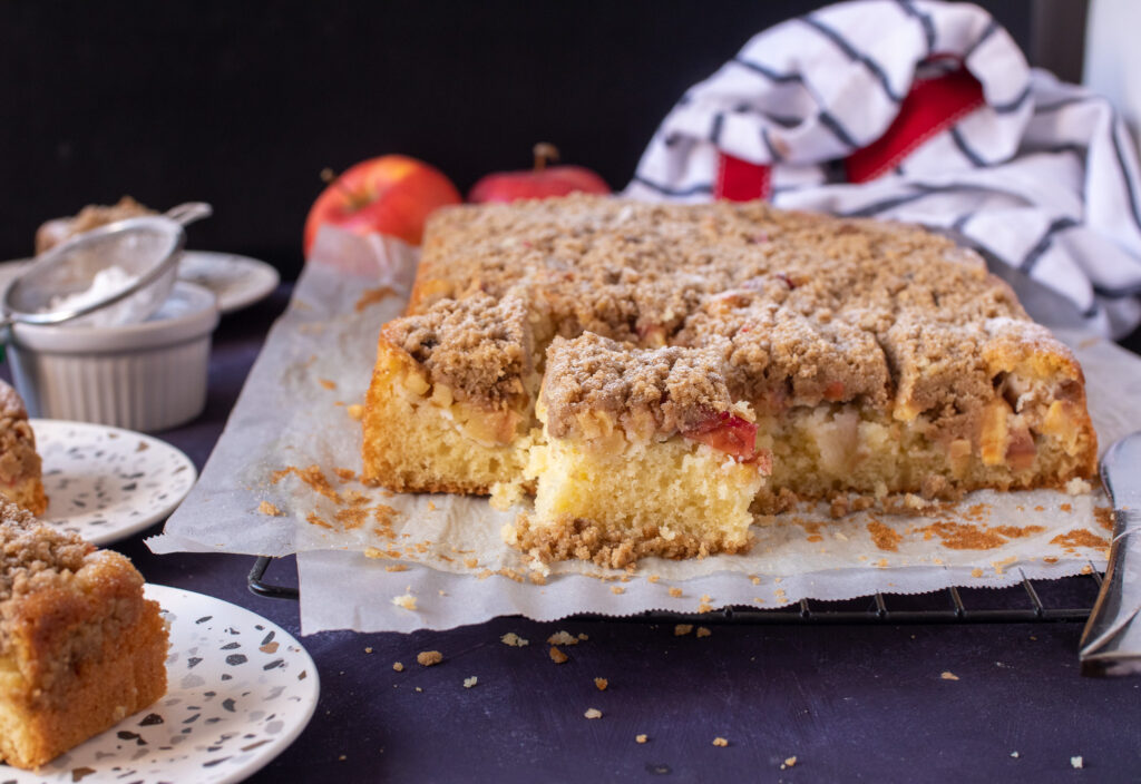 Apple Crumb Cake