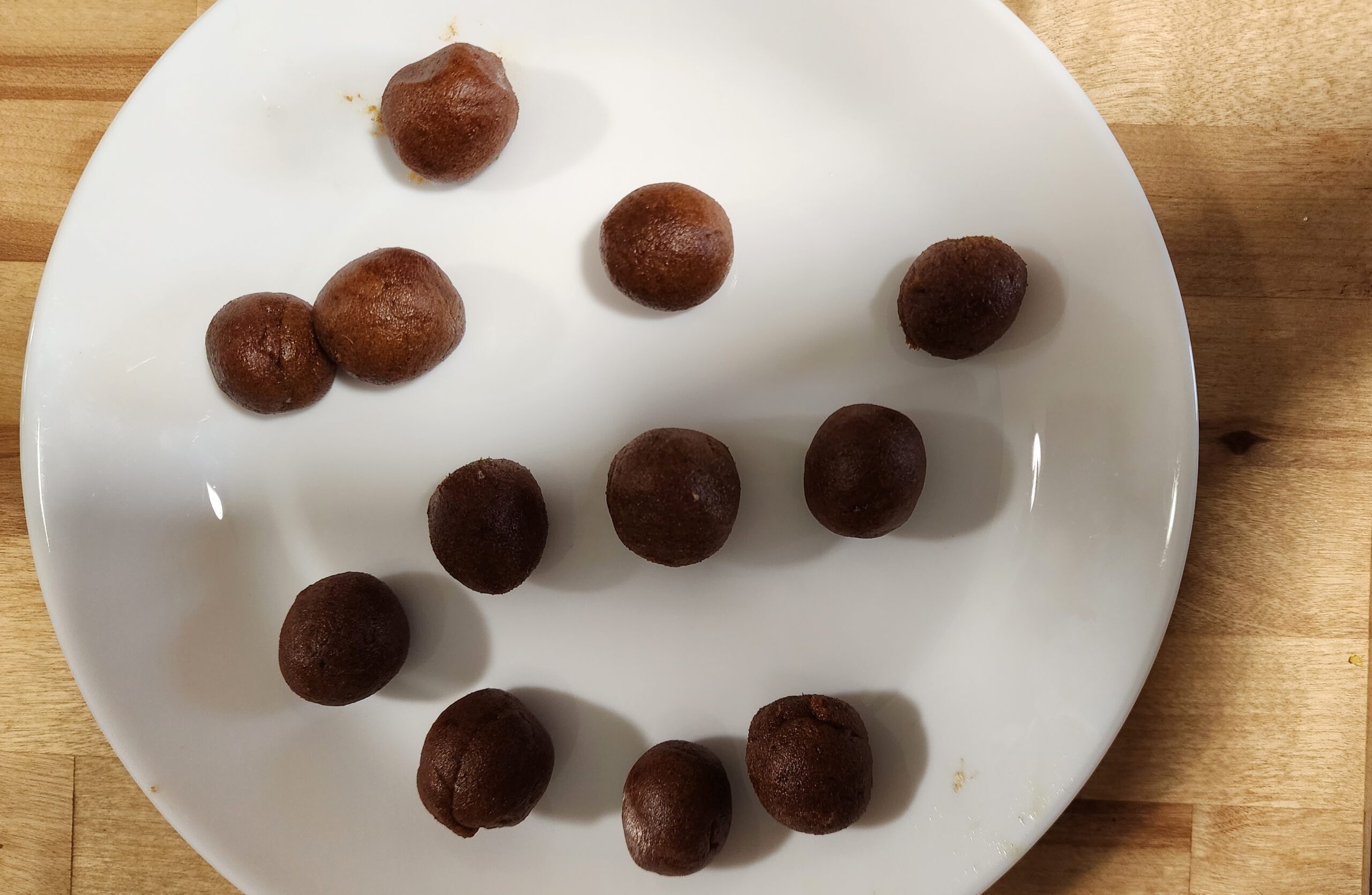 Small balls made from dates paste